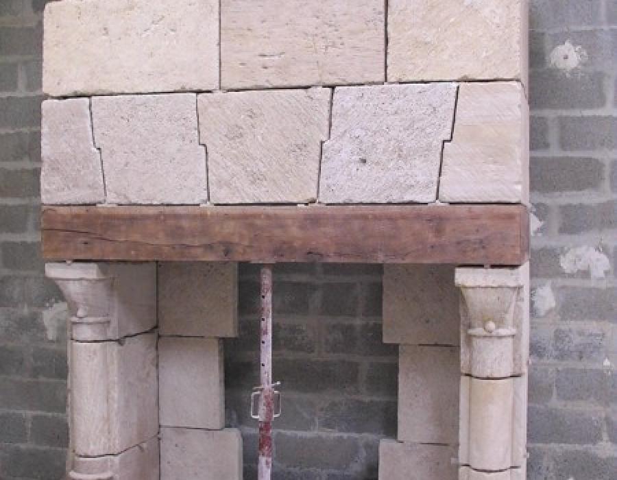 cheminée Pays d'Auge ancienne à trumeau restaurée - réf 169 - en pierre de Caen